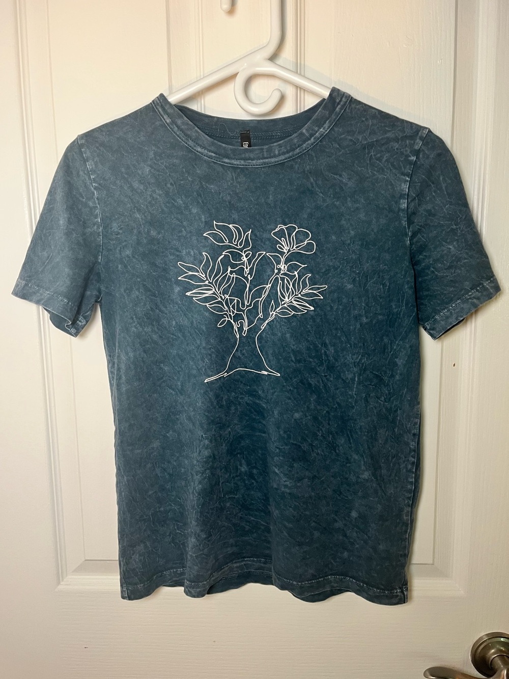 ✨ 2 for $10 Edista Los Angeles Acid Wash Tree Graphic Tee - XS